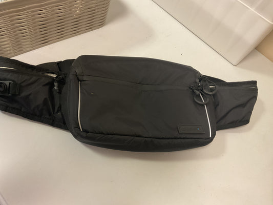 (CLEARANCE) Black Fanny Pack With Side Pockets