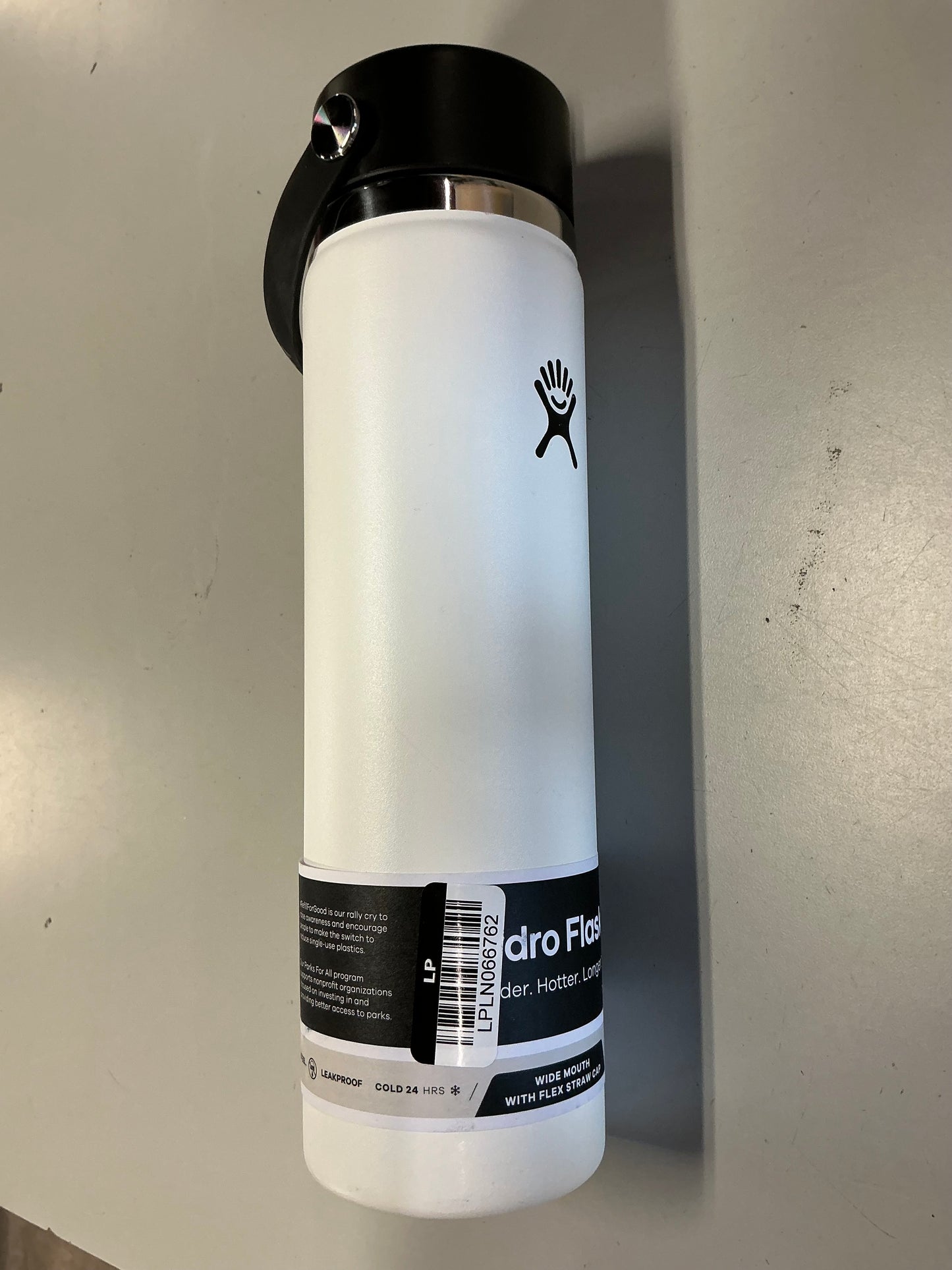 Hydro Flask - 24 oz Wide Mouth Water Bottle with Flex Straw Cap - Minor Cosmetic Damage - May Be Missing Packaging (see pictures)