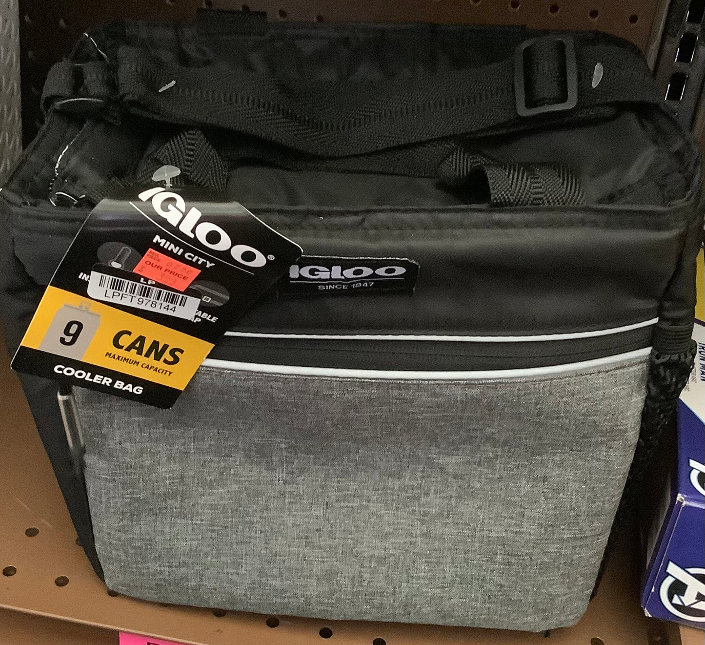 (Clearance)-FINAL SALE. Igloo 9 Can Balance Mini City Cooler Lunch Tote-