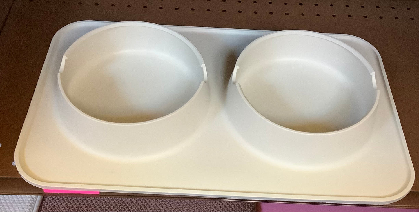 (Clearance)Non-Slip, Non-Spill Silicone Pad, Raised Edges to Avoid Mess & Spills (Light Gray)