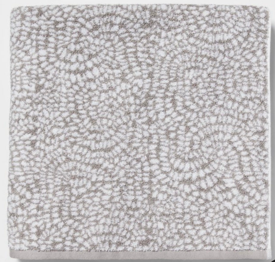 Performance Plus Oversized Bath Towel
Gray Geo