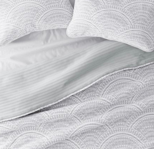 White, 3-piece reversible quilted bed set featuring a gray geometric leaf pattern