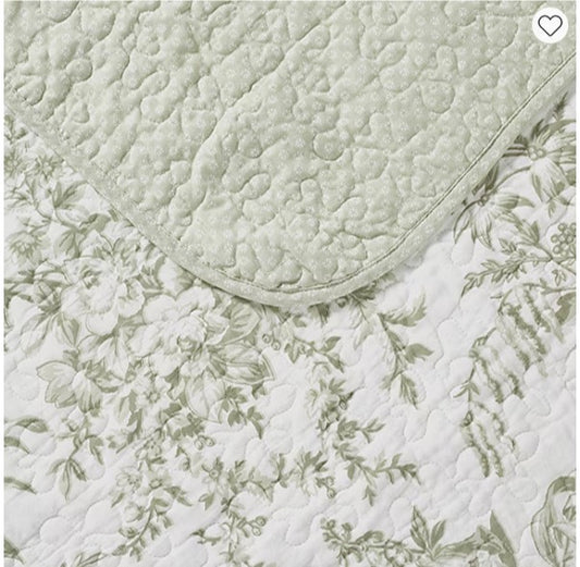 Laura Ashley Bedford Quilt Set king 3-pcs
Included: 1 Quilt(s), 2 Standard Sham(s)