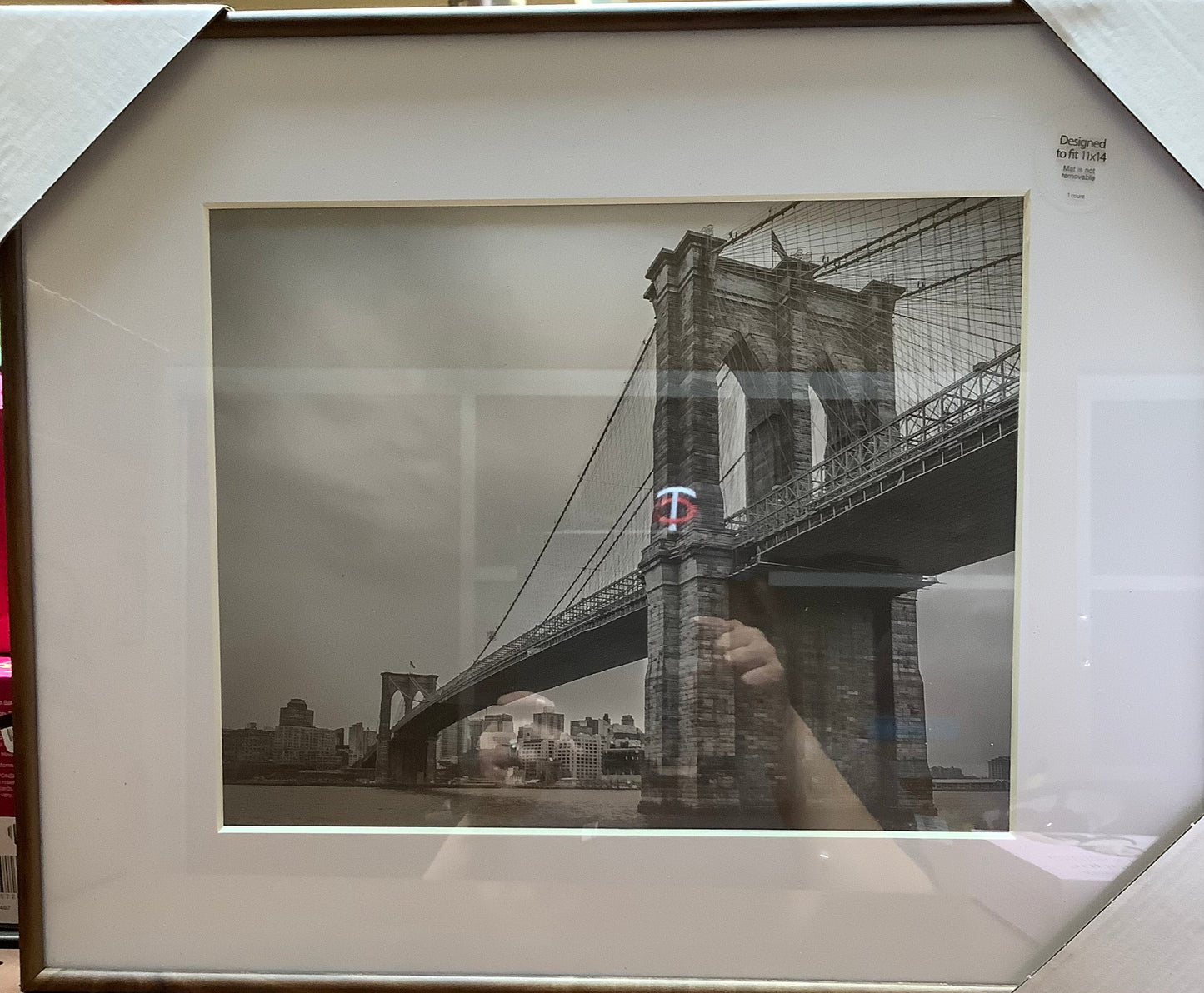 16" x 20" Matted to 11" x 14" Narrow Rounded Gallery Frame
Walnut