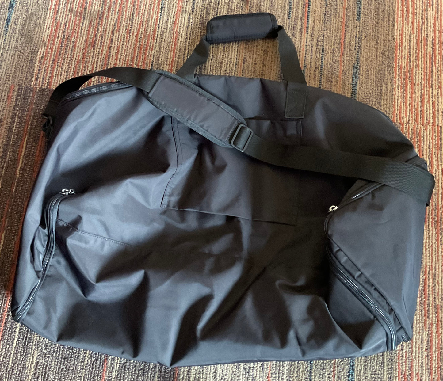 (Clearance )Garment Duffel Bag Black