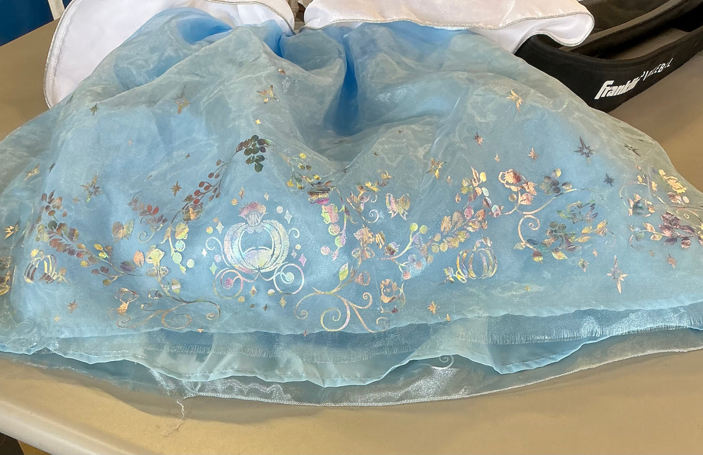 THRIFTY 70 - Disney Princess Cinderella dress size 5-6 - USED - FINAL SALE - NO RETURNS - AS IS