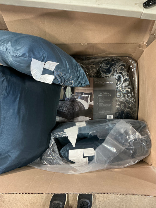 Madison Park Essentials Brystol 24 Piece Room in a Bag featuring a navy and gray jacquard paisley pattern size king