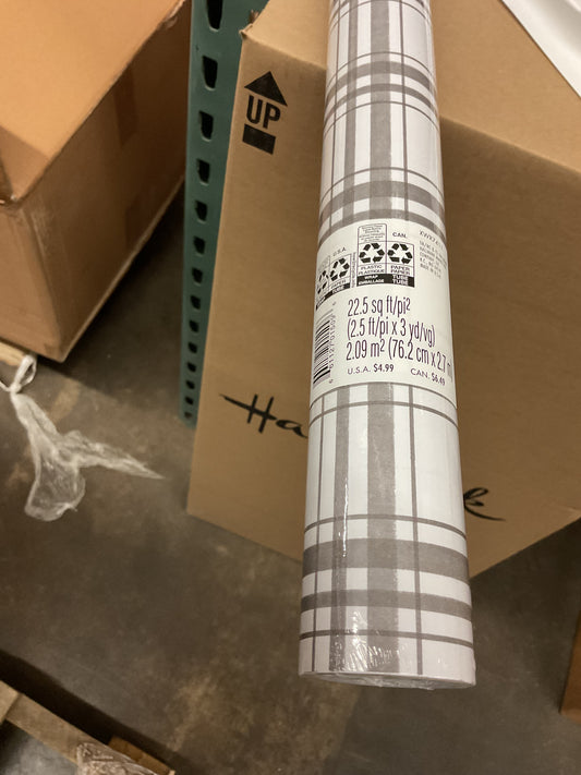 Christmas Roll Wrap Black and White (22.5 sq ft)