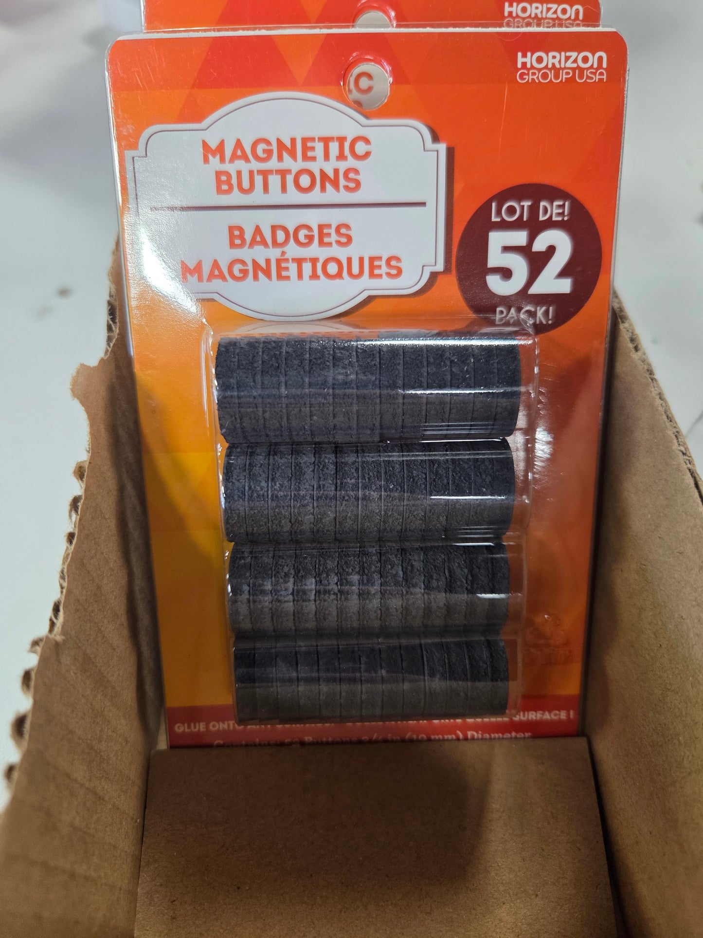Magnetic buttons
