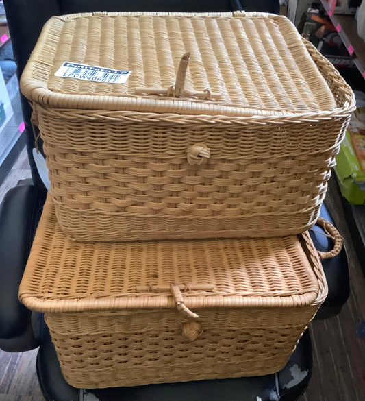 THRIFTY 70-Large Lidded Rattan Decorative Basket Brown