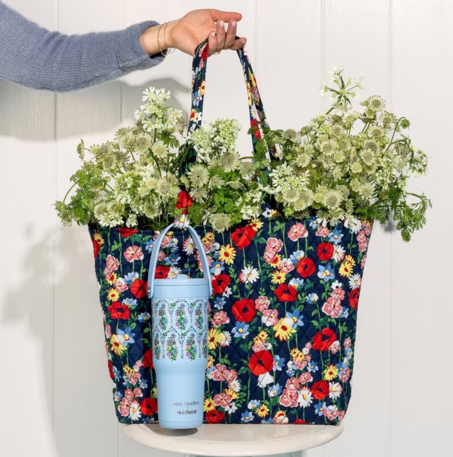 Vera Bradley - East West Tote Bag - Navy Blue/Poppy Meadow
