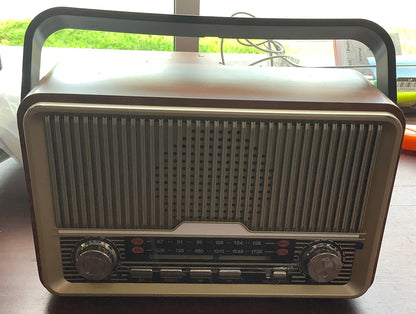 THRIFTY 70-Vintage Wood Finish AM/FM Radio and Bluetooth Speaker