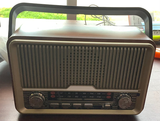 THRIFTY 70-Vintage Wood Finish AM/FM Radio and Bluetooth Speaker