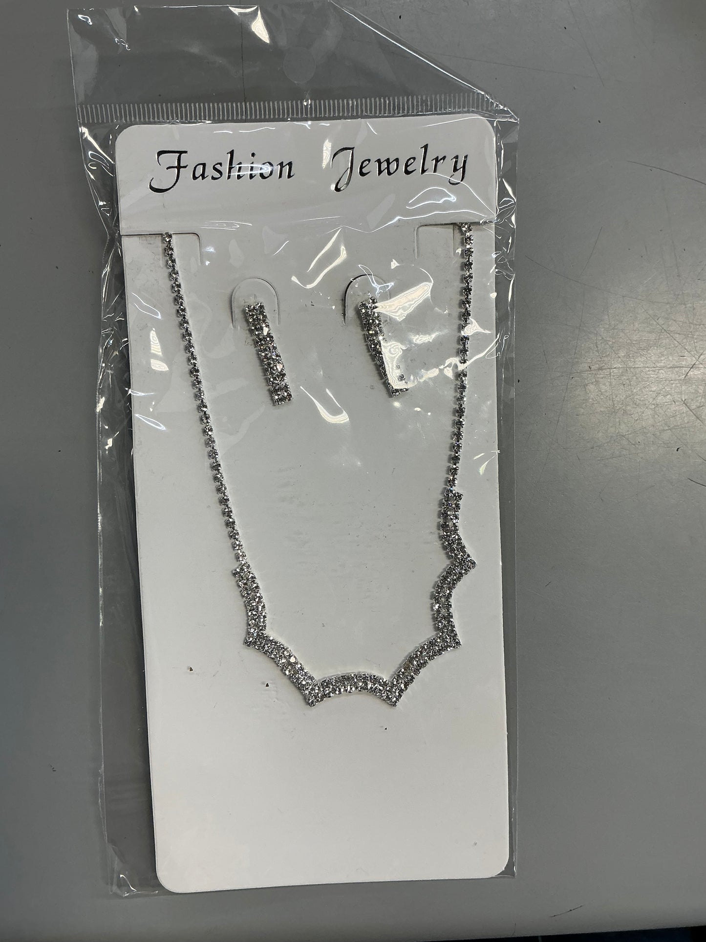 Fashion Jewelry Necklace and Earrings Set in Silver
