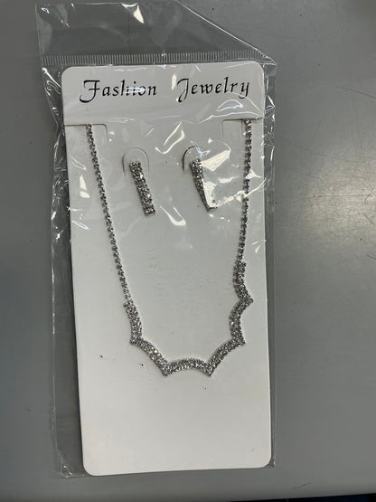 Fashion Jewelry Necklace and Earrings Set in Silver