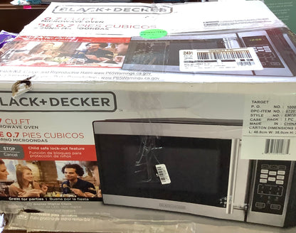 (Clearance )BLACK+DECKER 0.7 cu ft 700W Microwave Oven - Black - EM720CPN-P: Countertop, Small Dorm Microwave, Child Lock, 8 Programs