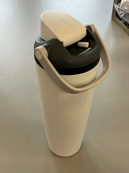Owala 30 fl oz Stainless Steel FreeSip Sway Tumbler - MINOS COSMETIC DAMAGE- SOME MAY BE MISSING A STRAW (TOP MAY VARY, SEE PICTURES)