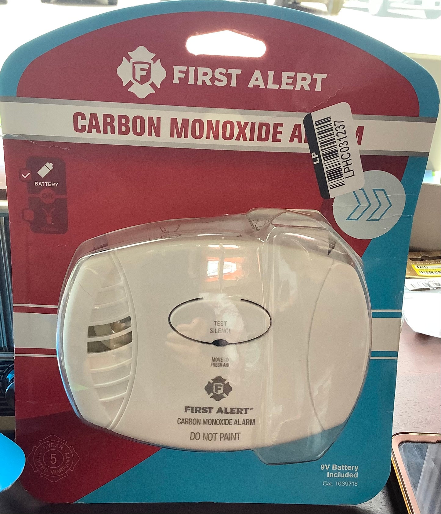 (CLEARANCE )-First Alert CO400 Battery Powered Carbon Monoxide Detector: 9-Volt CO Alarm, Silences Unwanted Alarms,