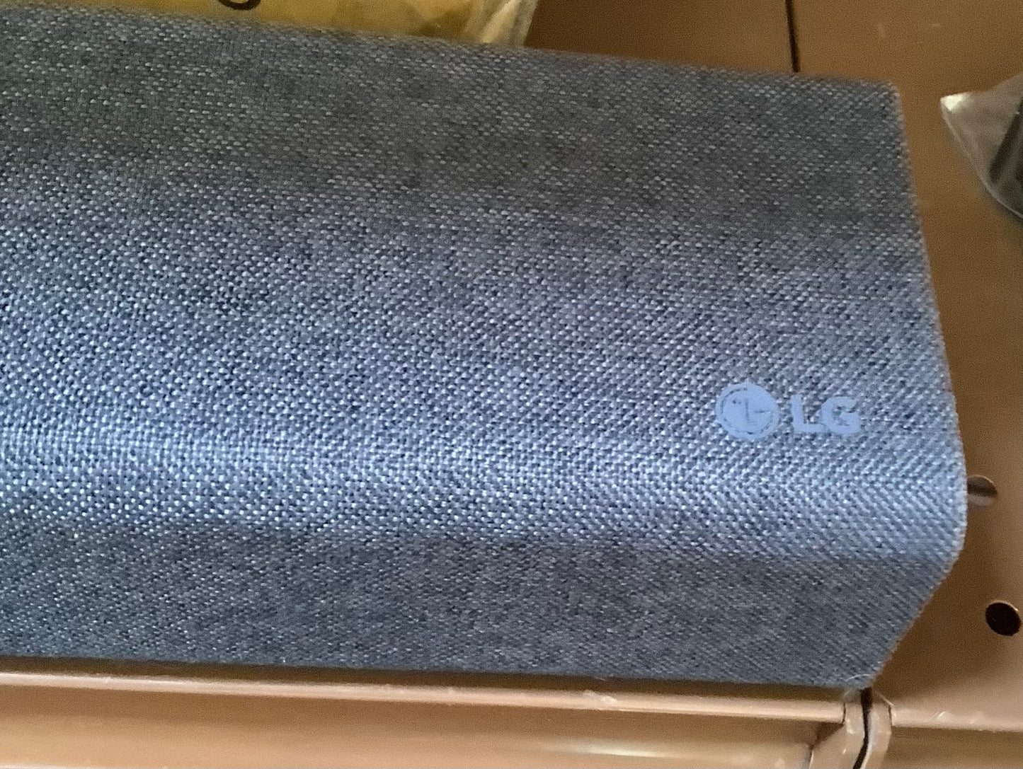 LG SPM2 2.1 Channel Sound Bar with Built-In Subwoofer