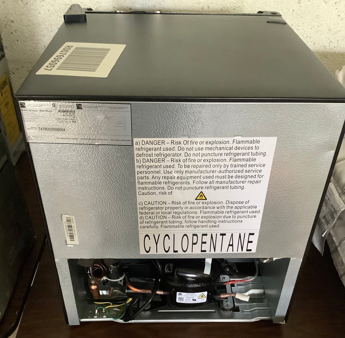 Kenmore 1.7 cu-ft Refrigerator - Black: Compact Dorm Fridge, Energy Star, Reversible Door, Adjustable Thermostat