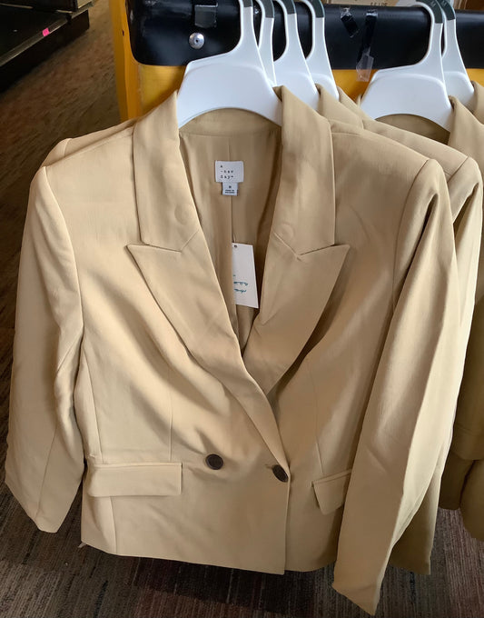 WOMENS SIZE MEDIUM JACKET