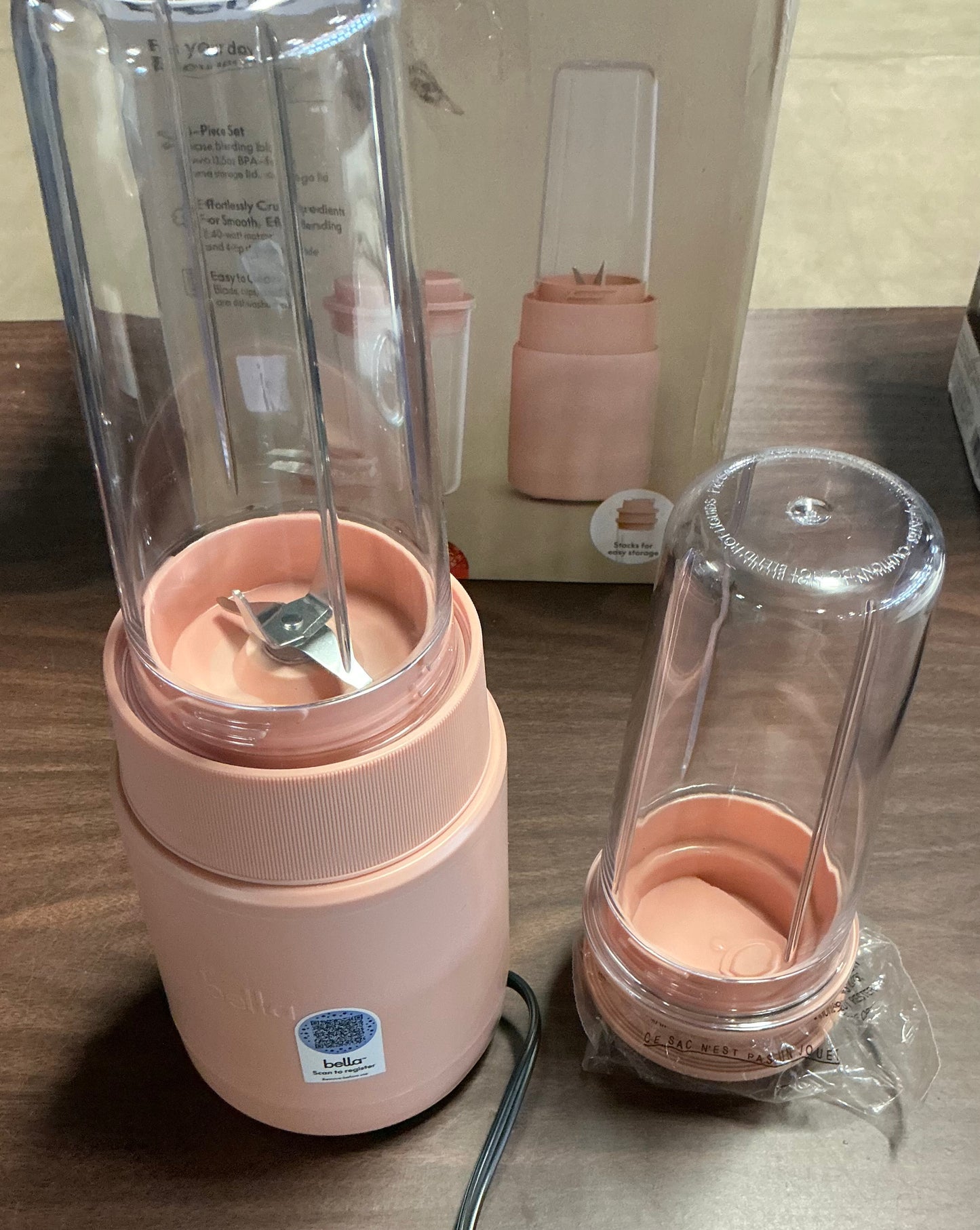 bella 6pc. Rocket Blender, Fits-anywhere™ kitchenware in Blossom - Open Box, Damaged Box (see pictures)