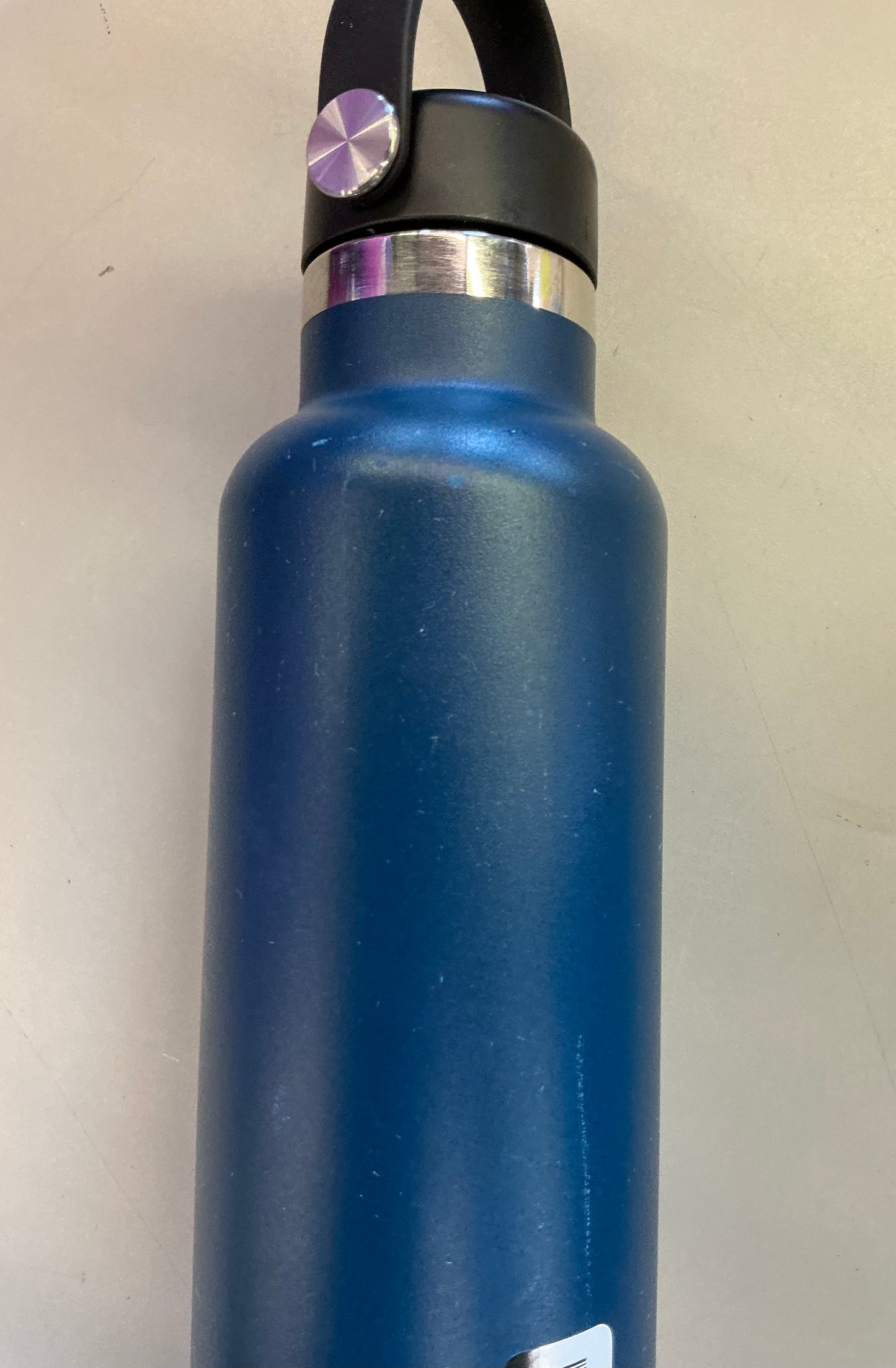 Hydro Flask Water Bottle - Insulated Stainless Steel - Non Spill, Leakproof in 24 Oz Indigo Blue - Minor cosmetic damage