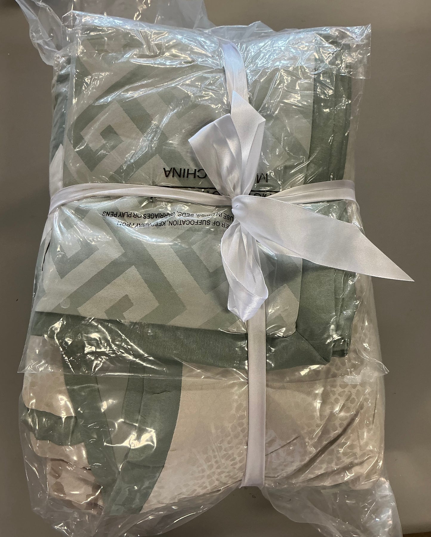 Madison Park Traditional Jacquard Aqua Queen Comforter Set, 7pc - All Season Bedding Set, Down Alternative - NO OUTER PACKAGING, DOES HAVE INNER PACKAGEES INTACT (see pictures) - OUT OF BOX