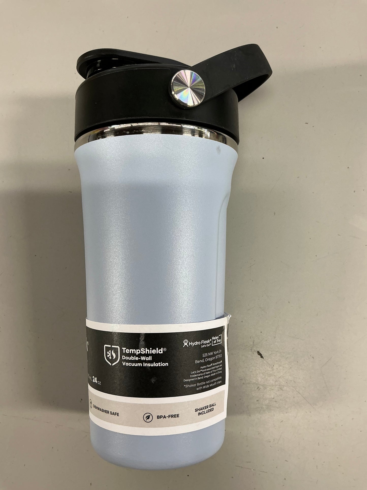 Hydro Flask - 24 Ounce Shaker Bottle in Surf - Minor Cosmetic Damage - May Be Missing Packaging (see pictures)