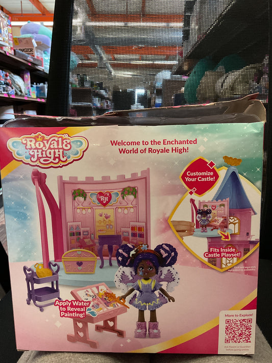 Royale High Art Class Playset - 1 Doll, 6 Accessories - 1 Surprise Water Reveal