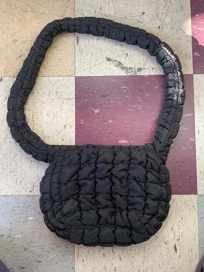 Puffer Crossbody Handbag - Black: Softside Woven Design, Single Strap, Zip Closure