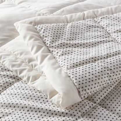 Full/Queen Quilted Down Alternative Bed Blanket - Ivory/Dash - Room Essentials™: Reversible Woven Shapes, 180 Thread Count - Some Dust From Shipping (see pictures)