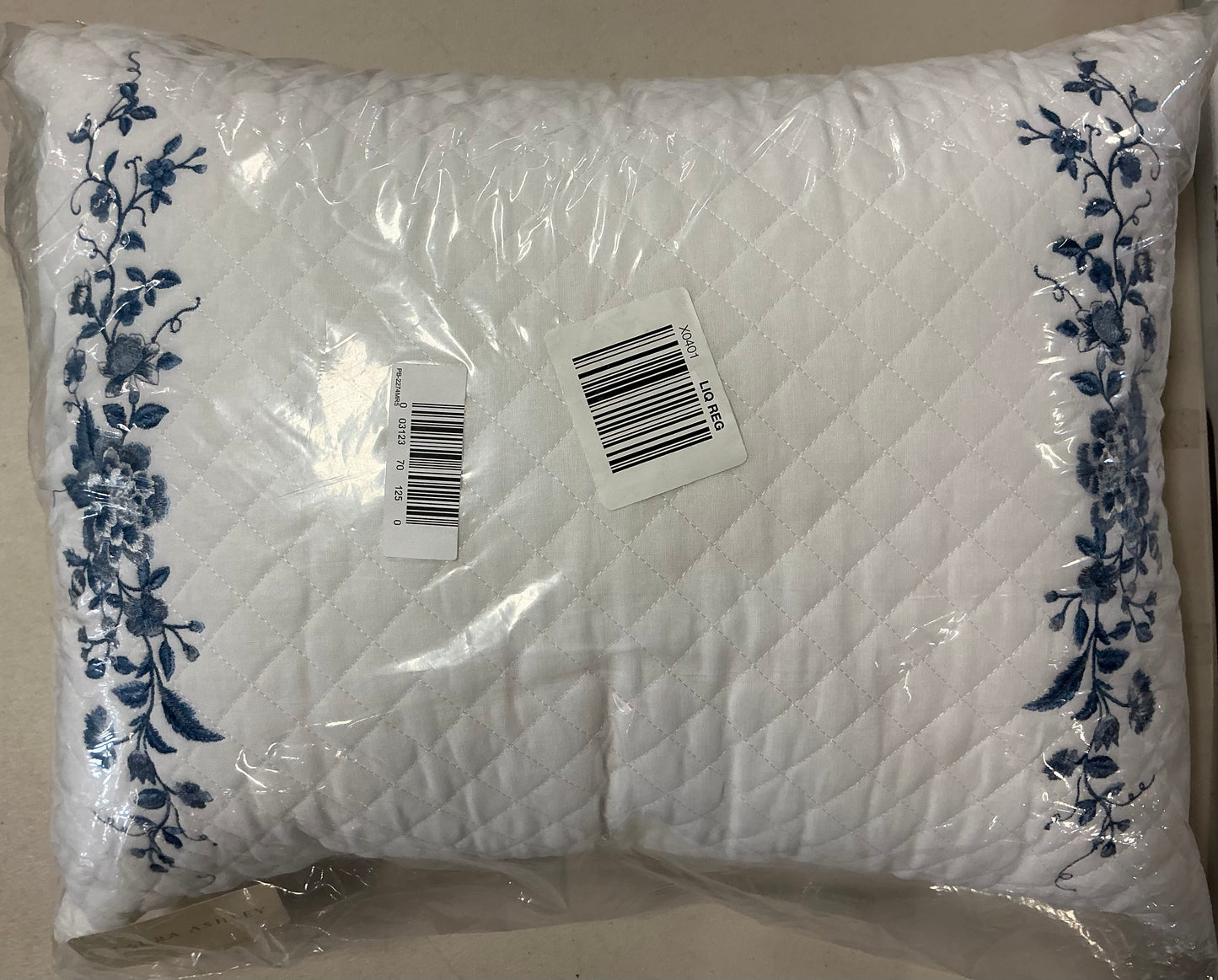 Throw Pillows - May Have Damaged or Missing Packaging - Some Dirt Possible Due to Shipping - Out of Package- AS IS - No Returns