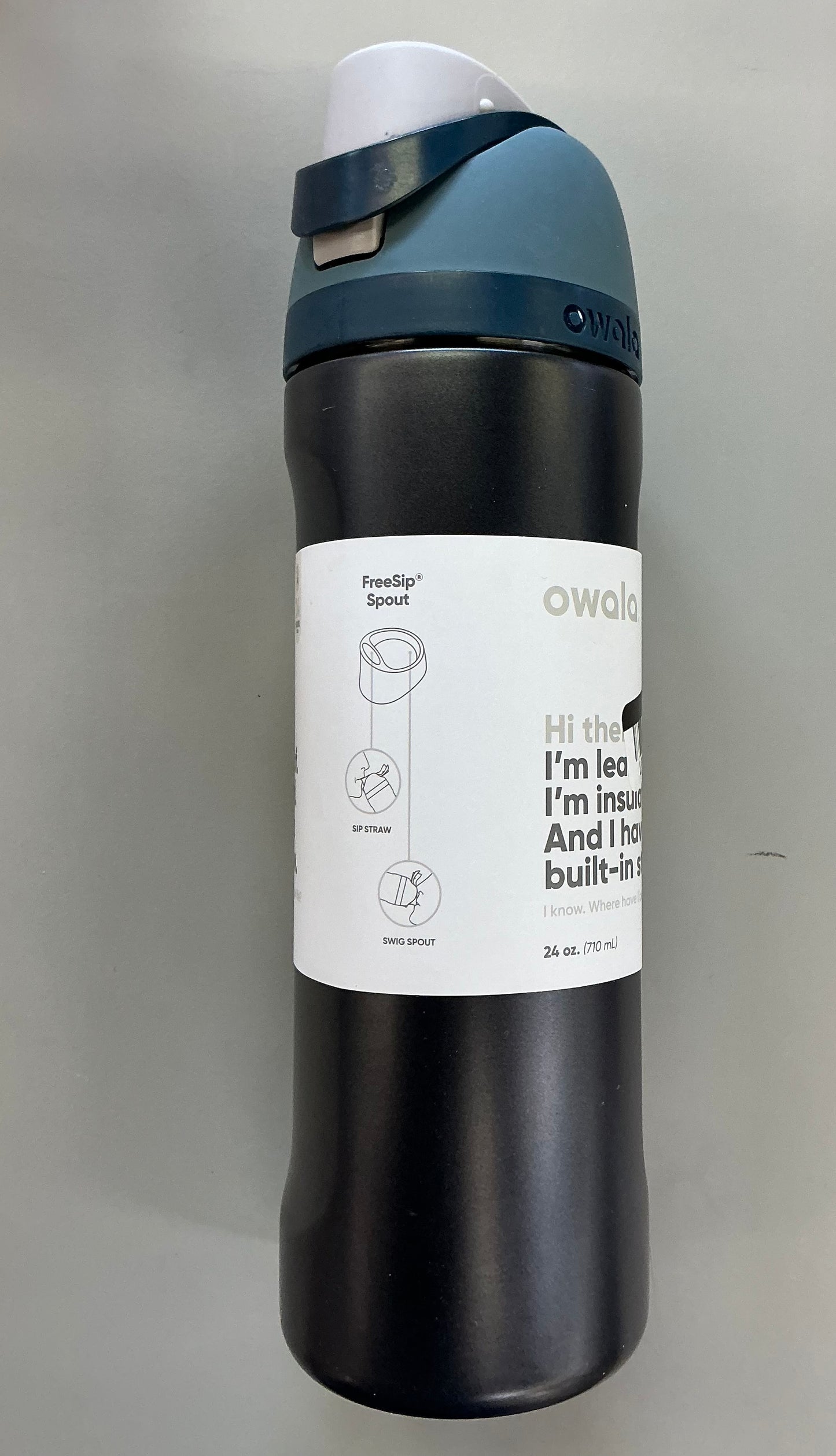 Owala 24 fl oz FreeSip Stainless Steel Water Bottle - MINOR COSMETIC DAMAGE (see pictures)