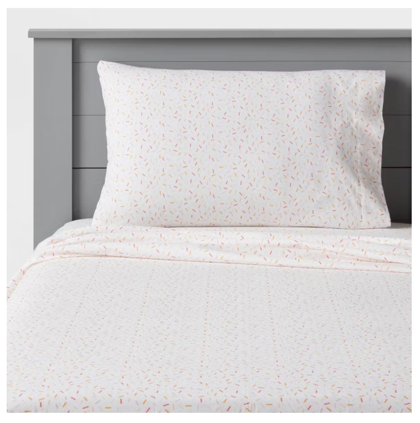 TWIN Sheet Sets (1 Pillowcase, 1 Flat Sheet, 1 Fitted Sheet) - External storage case shows minor dirt from handling (see pictures) - Some may be Missing packaging