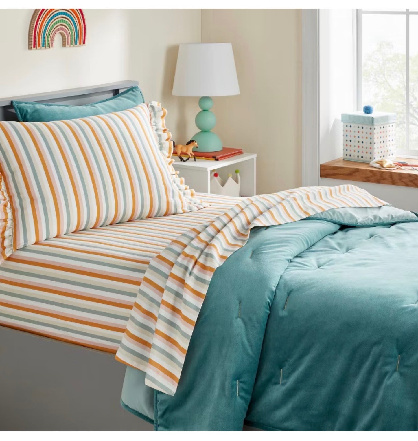 TWIN Sheet Sets (1 Pillowcase, 1 Flat Sheet, 1 Fitted Sheet) - External storage case shows minor dirt from handling (see pictures) - Some may be Missing packaging