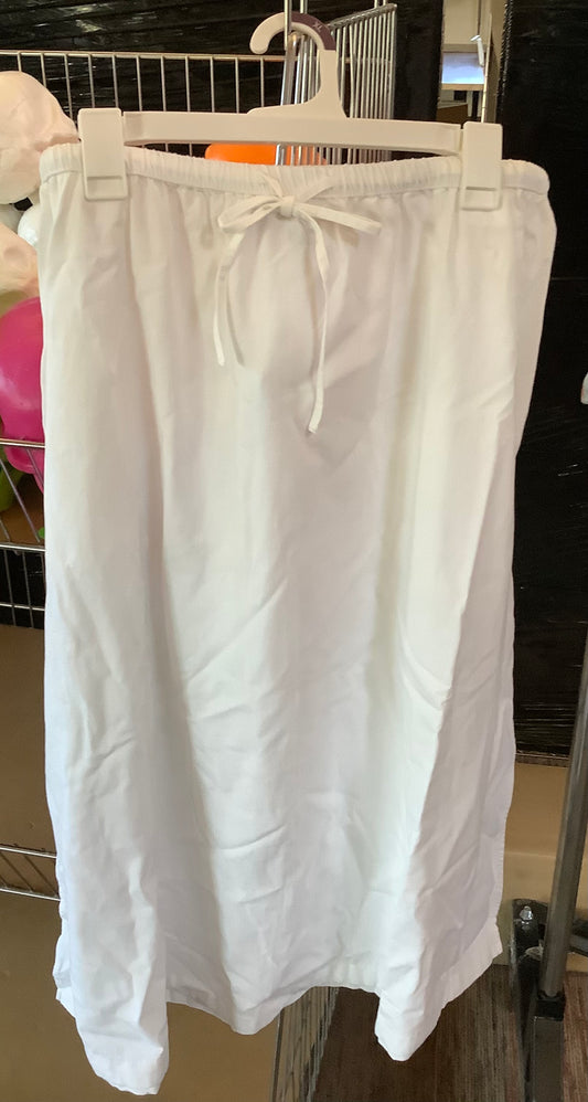WOMENS XL WHITE SKIRT