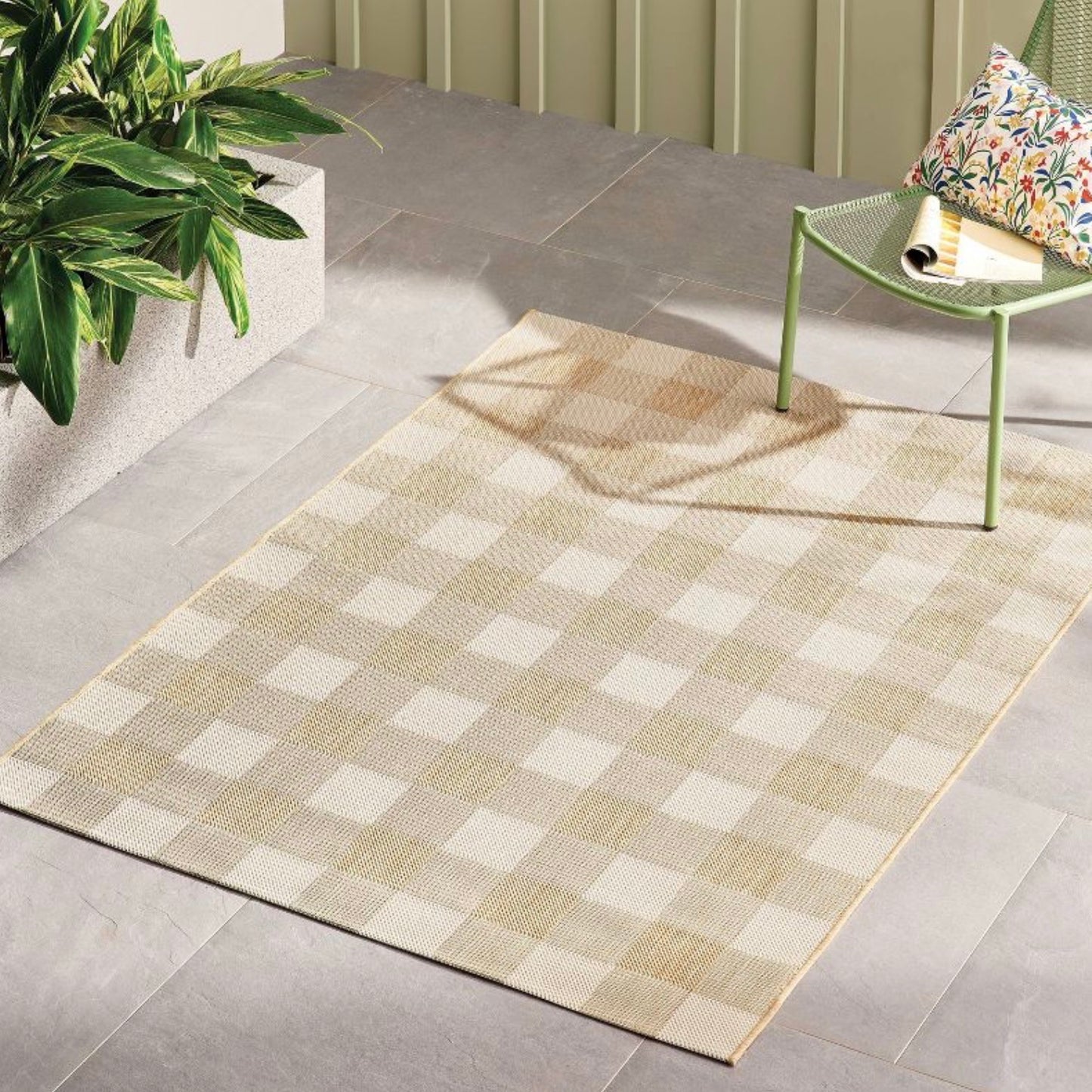 3.9'x5.4' Gingham Check Rectangular Woven Outdoor Area Rugs - Tan - Out of Package - May Have Minor Cosmetic Flaws (see pictures) - FOR PICKUP ONLY
