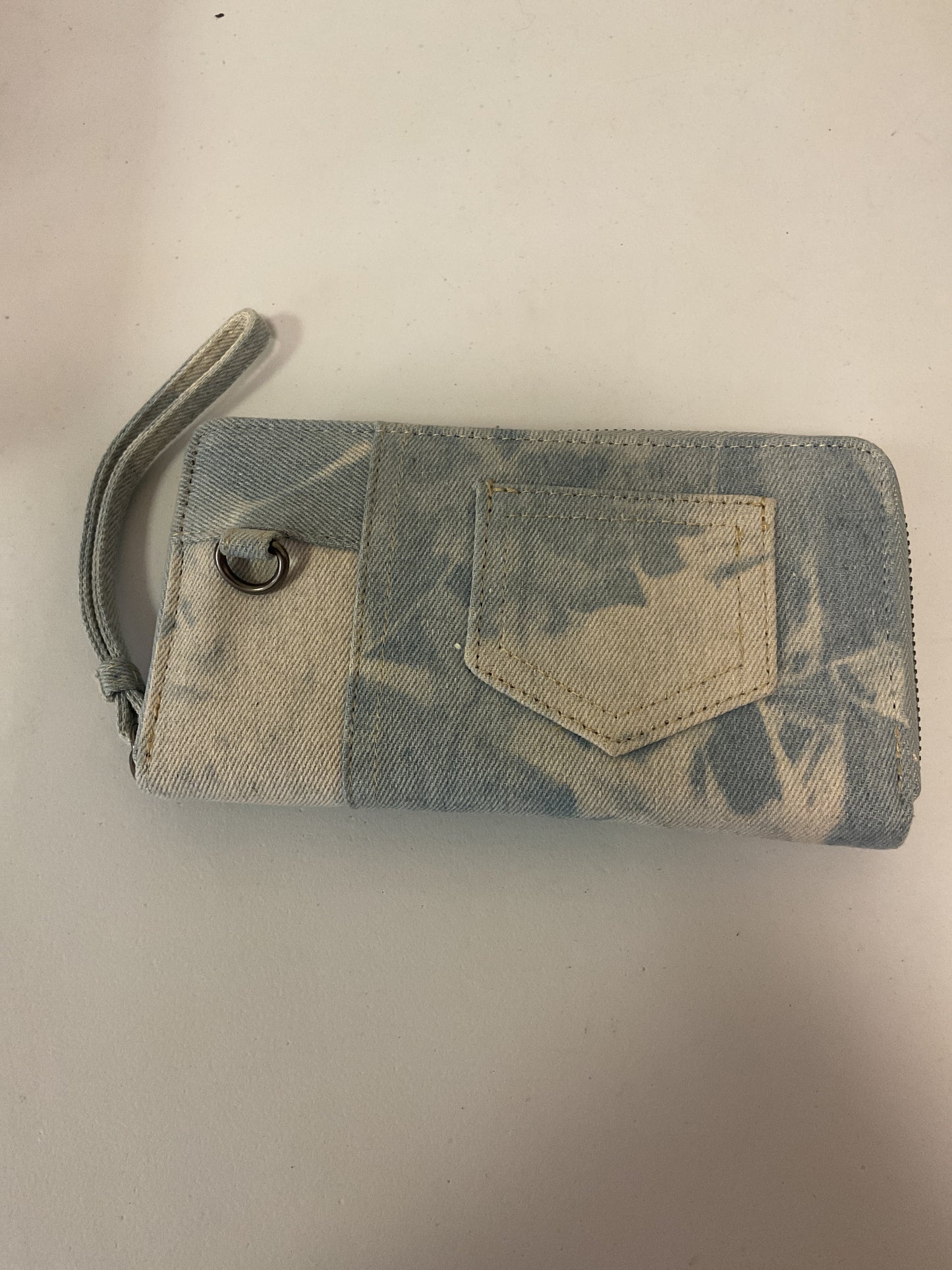 (CLEARANCE) Women's Zip Around Wristlet, Denim