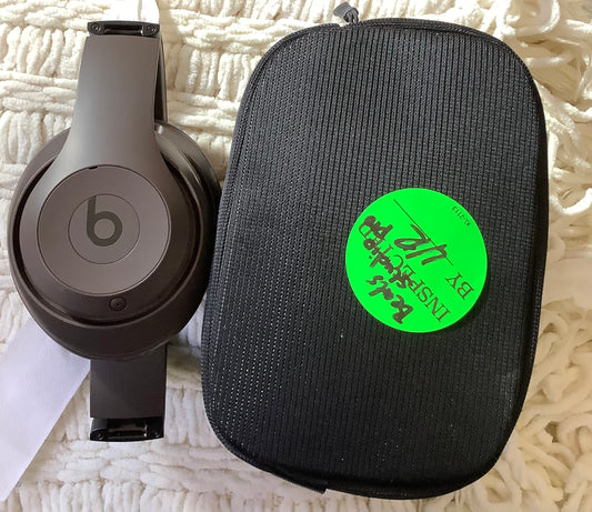 Beats - Studio Pro - Wireless Noise
Cancelling Over-the-Ear
Headphones - Deep Brown