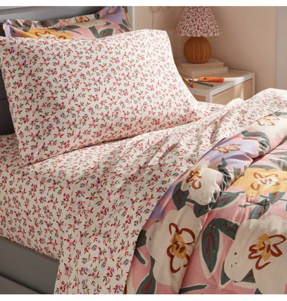 TWIN Sheet Sets (1 Pillowcase, 1 Flat Sheet, 1 Fitted Sheet) - External storage case shows minor dirt from handling (see pictures) - Some may be Missing packaging