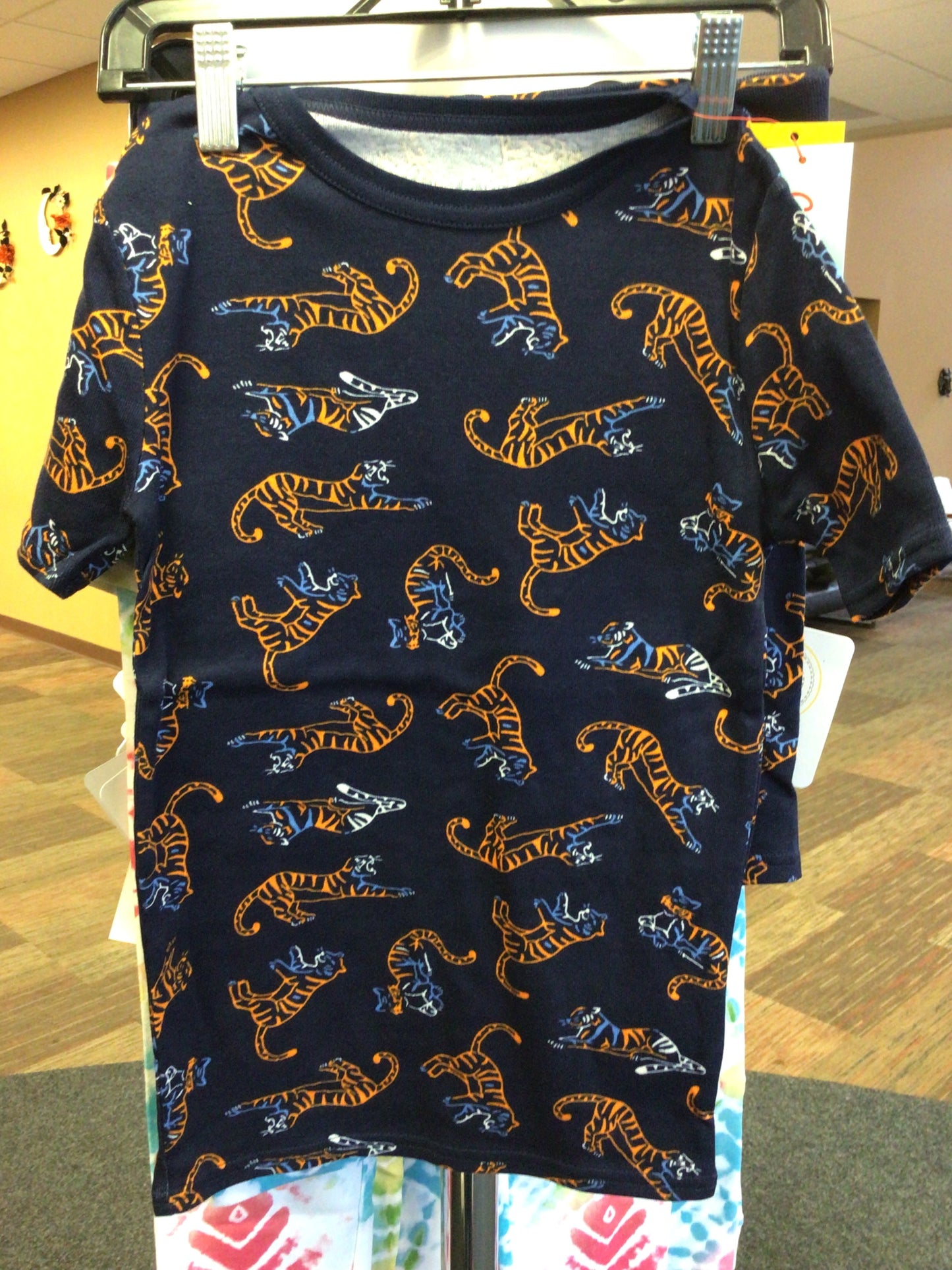 Boys 2pc Snug Fit Tiger Pajama Set- Size 8