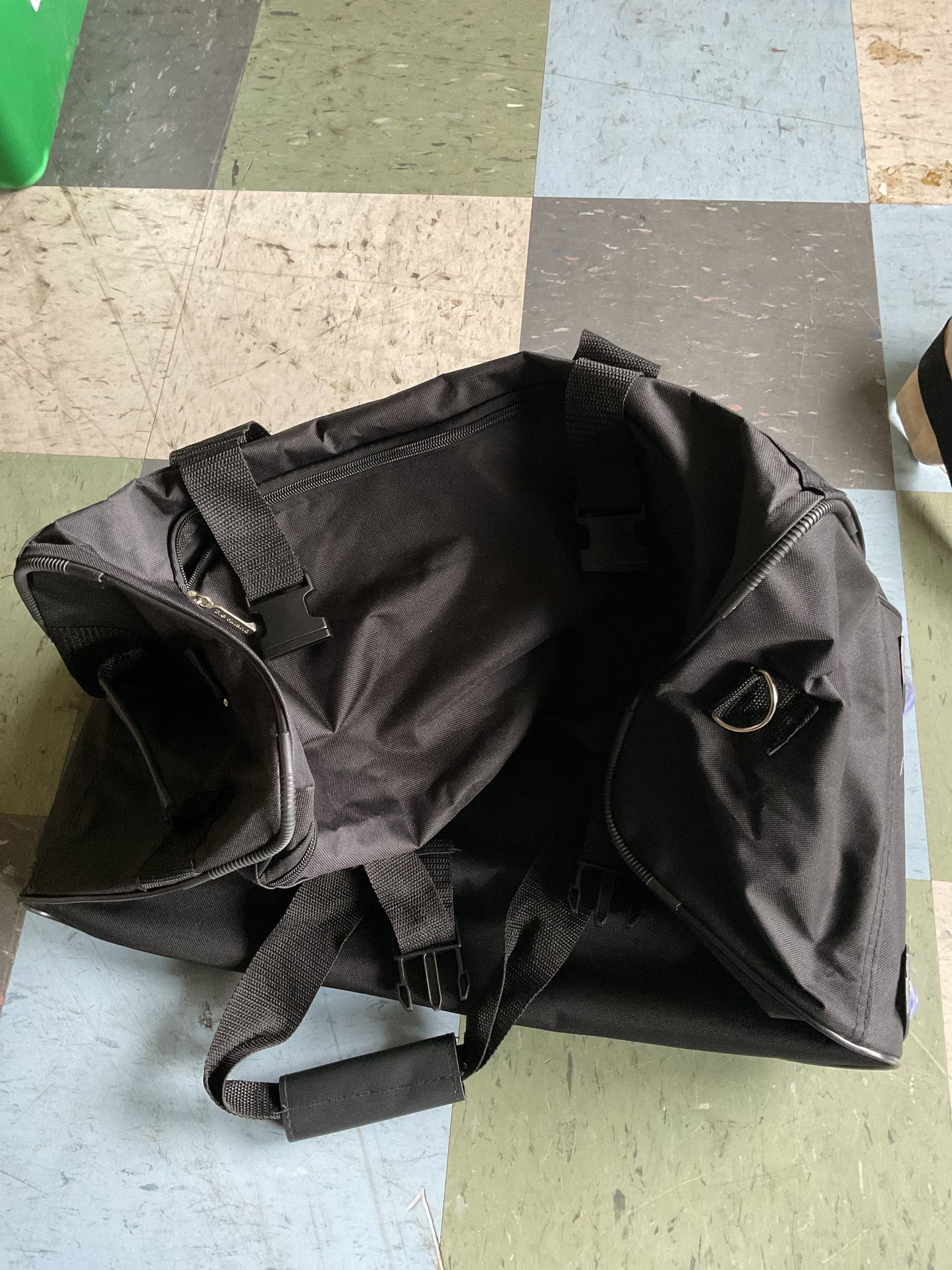 Rockland 16L rolling duffel bag- Black