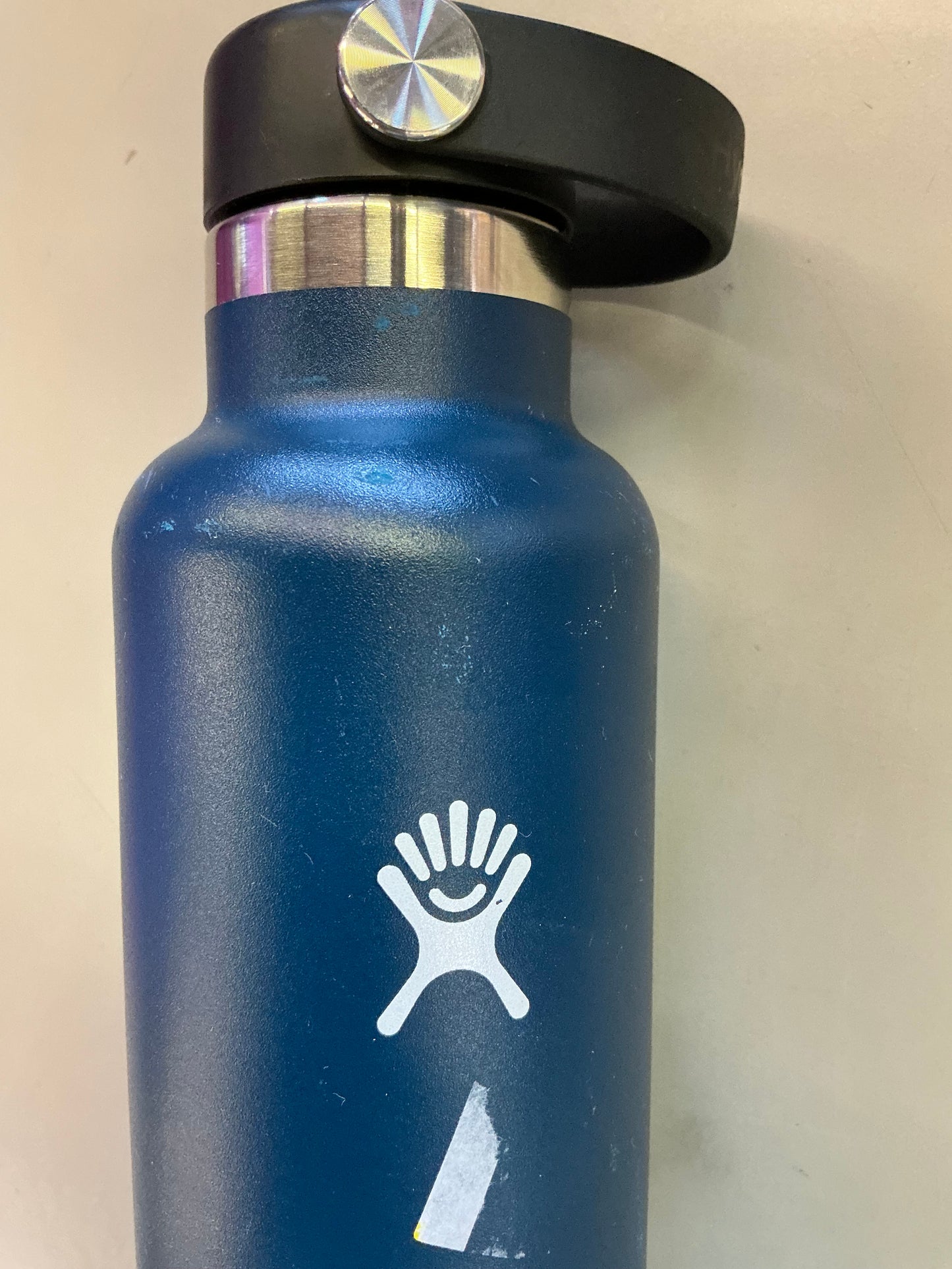 Hydro Flask Water Bottle - Insulated Stainless Steel - Non Spill, Leakproof in 24 Oz Indigo Blue - Minor cosmetic damage