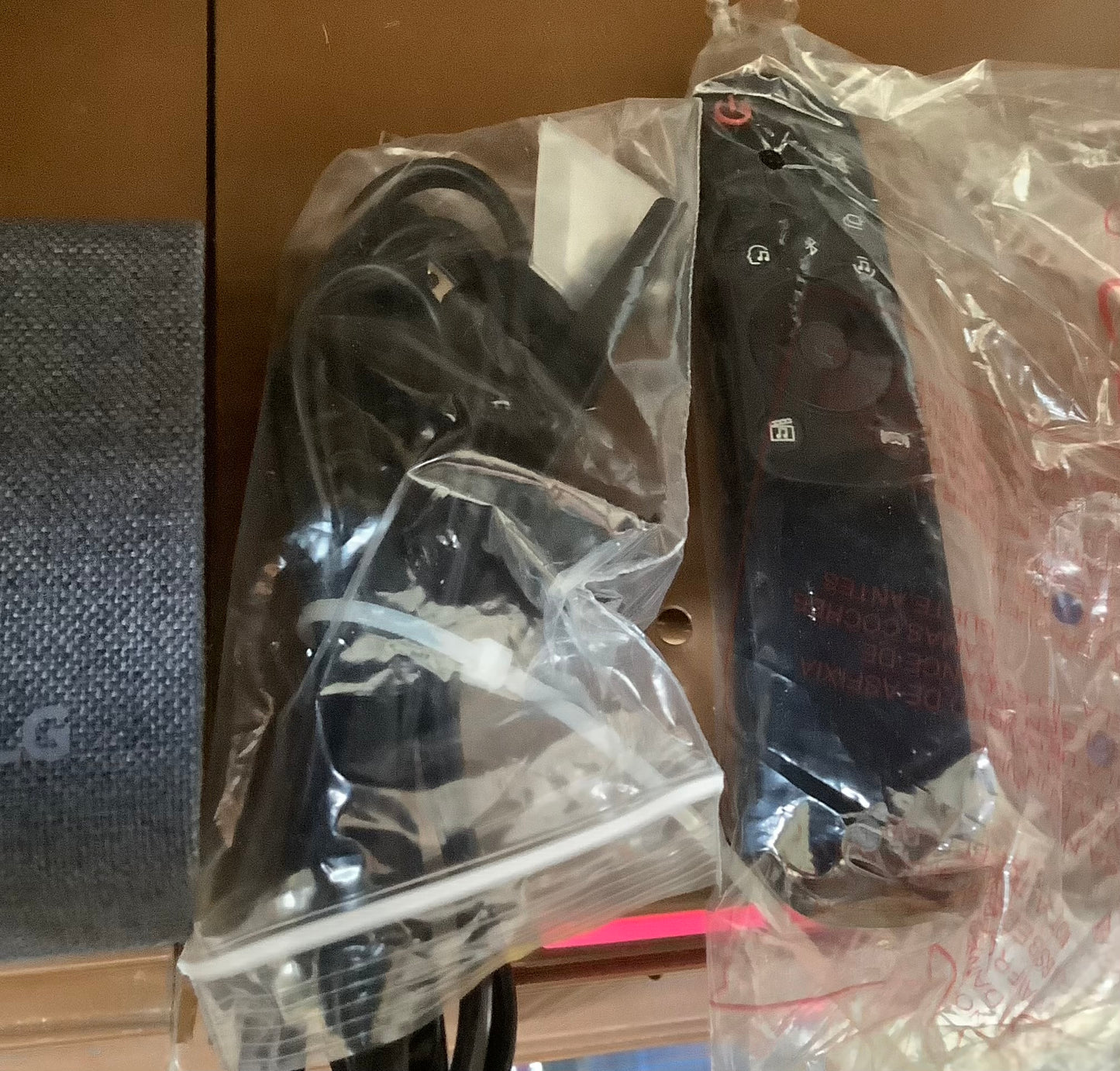 LG SPM2 2.1 Channel Sound Bar with Built-In Subwoofer