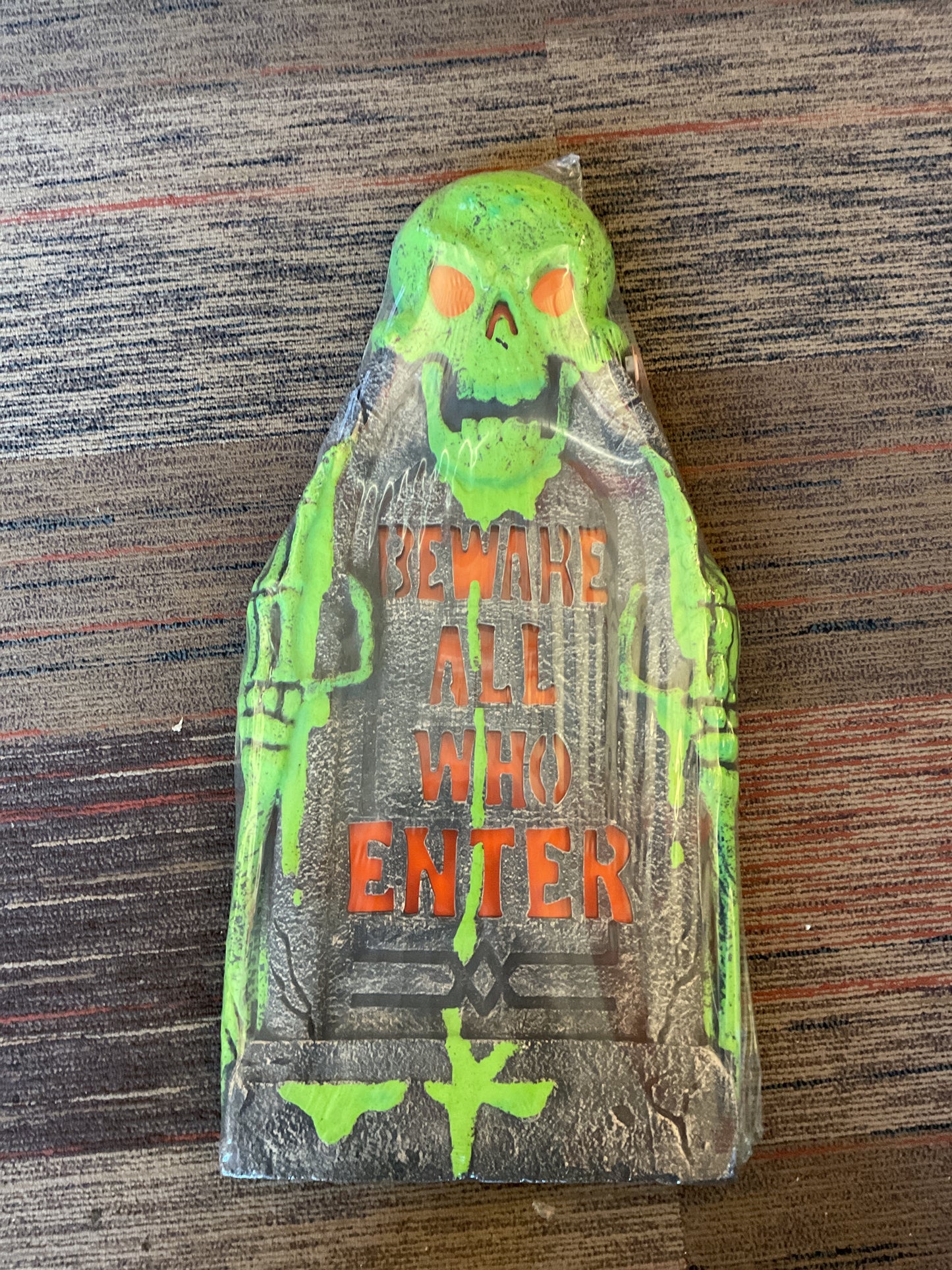 (Clearance) Halloween Light Up Skull Grave