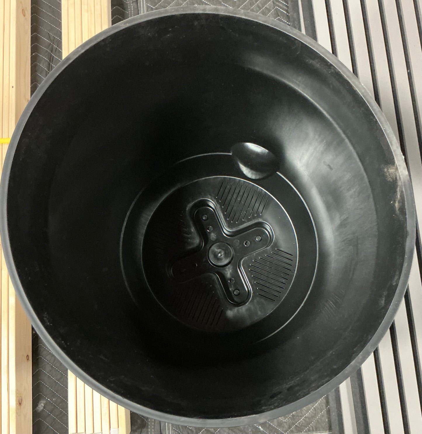 Recycled Car Seat Resin 20" RE Self Watering Planter - Black - Minor Cosmetic Damage 9See pictures) - FOR PICKUP ONLY