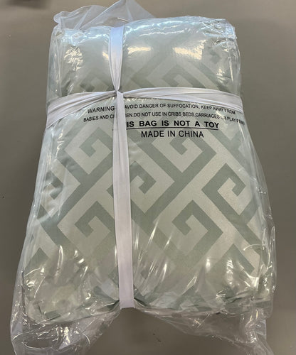 Madison Park Traditional Jacquard Aqua Queen Comforter Set, 7pc - All Season Bedding Set, Down Alternative - NO OUTER PACKAGING, DOES HAVE INNER PACKAGEES INTACT (see pictures) - OUT OF BOX