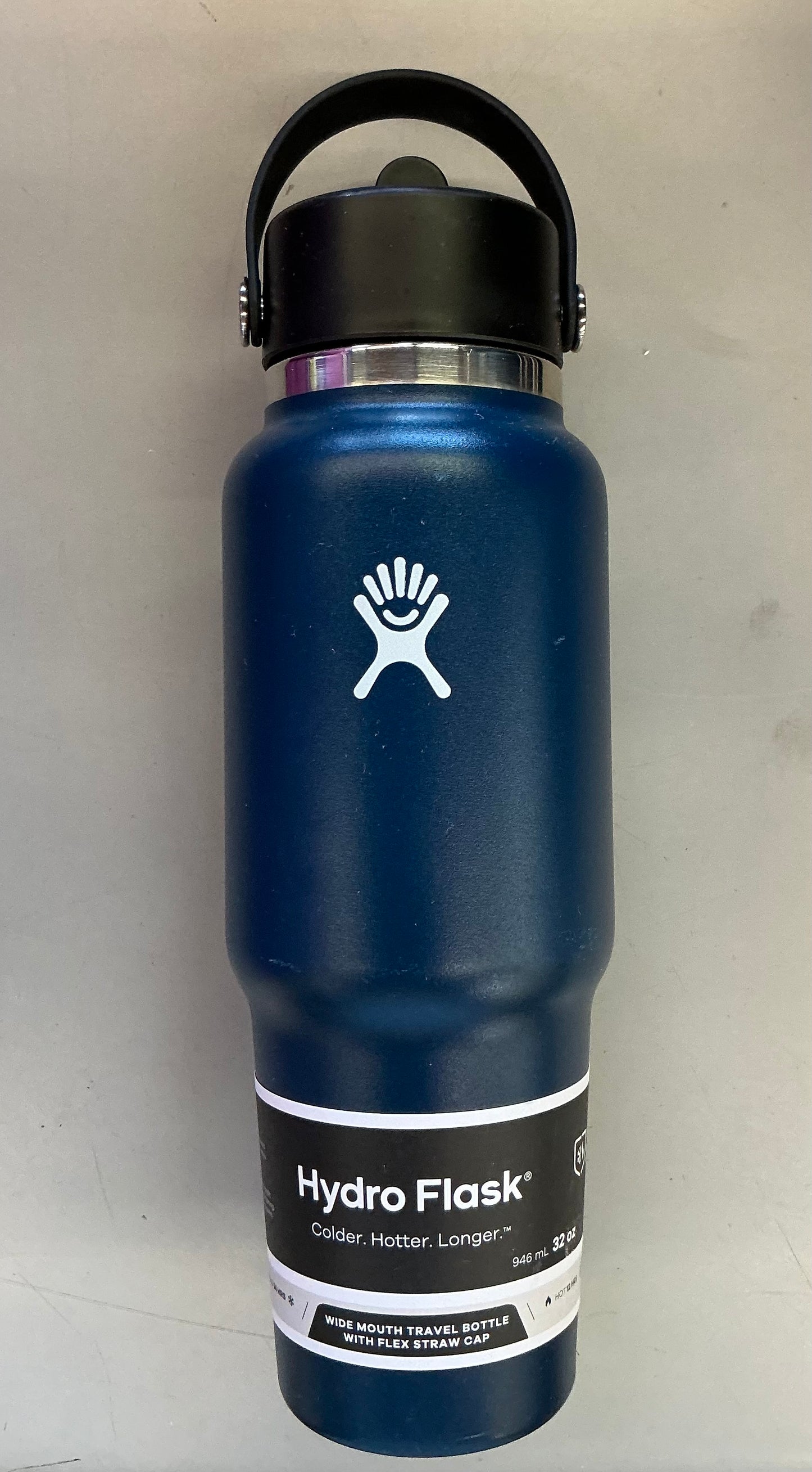 Hydro Flask 32 oz Travel Bottle with Flex Straw Cap - Minor cosmetic damage