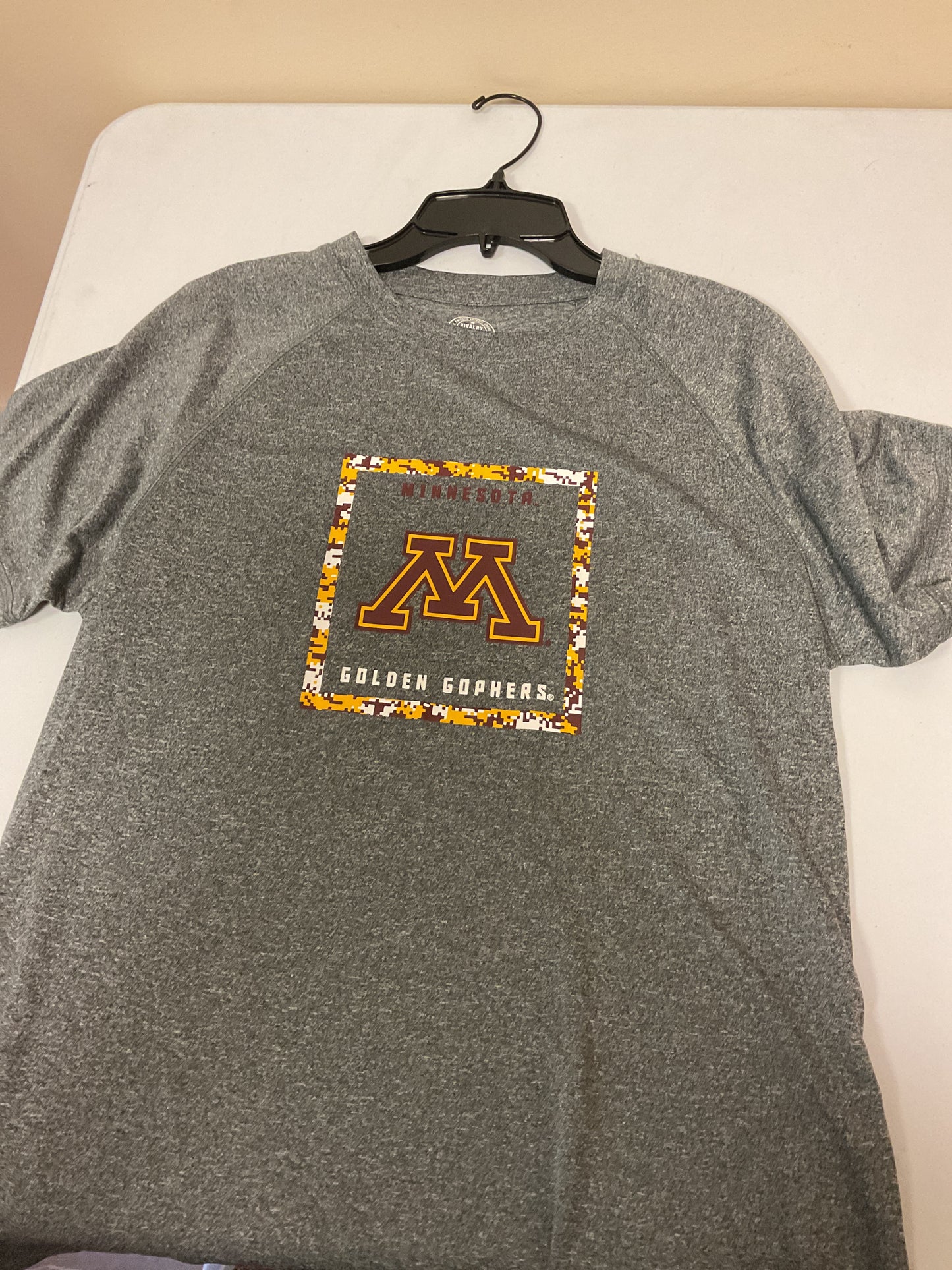 YOUTH SIZE XL 16/18 “Minnesota M Golden Gophers” Grey Polyester Shirt